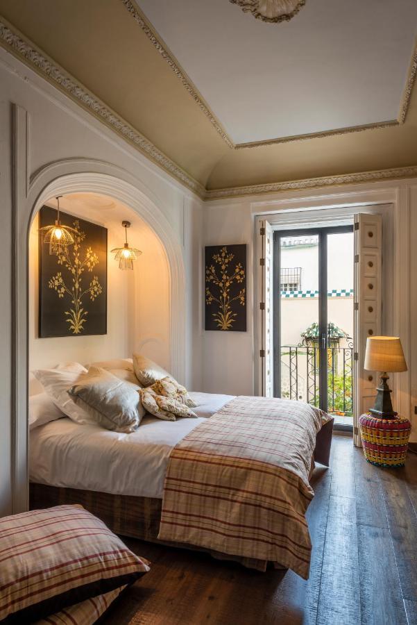 Pajaro Rebelde Bed & Breakfast Seville Exterior photo