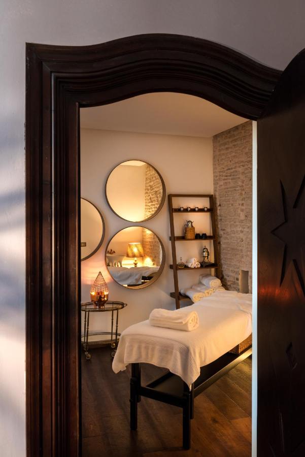 Pajaro Rebelde Bed & Breakfast Seville Exterior photo