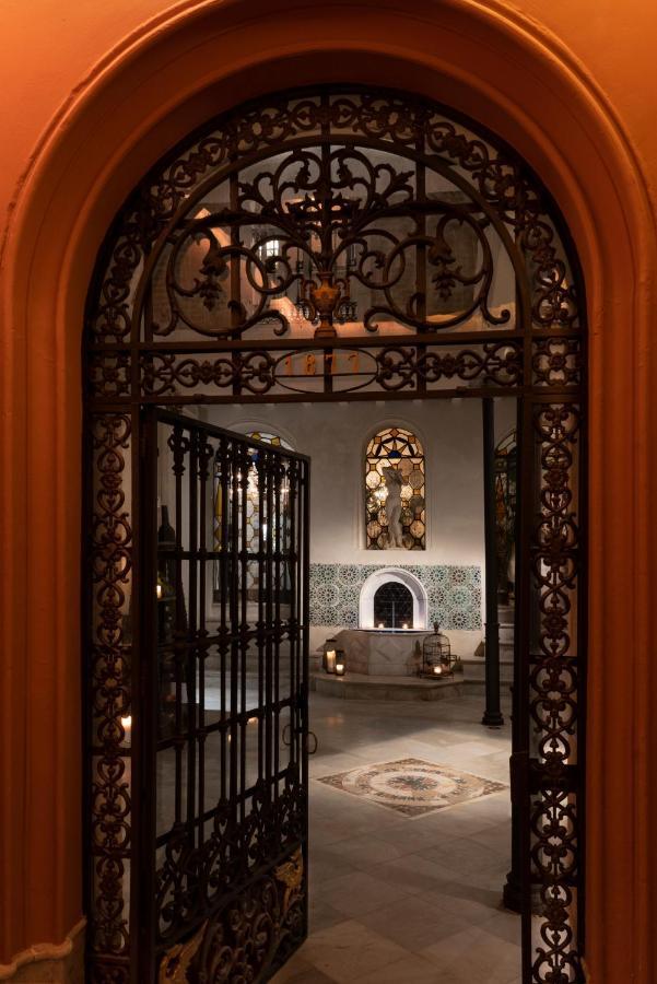 Pajaro Rebelde Bed & Breakfast Seville Exterior photo