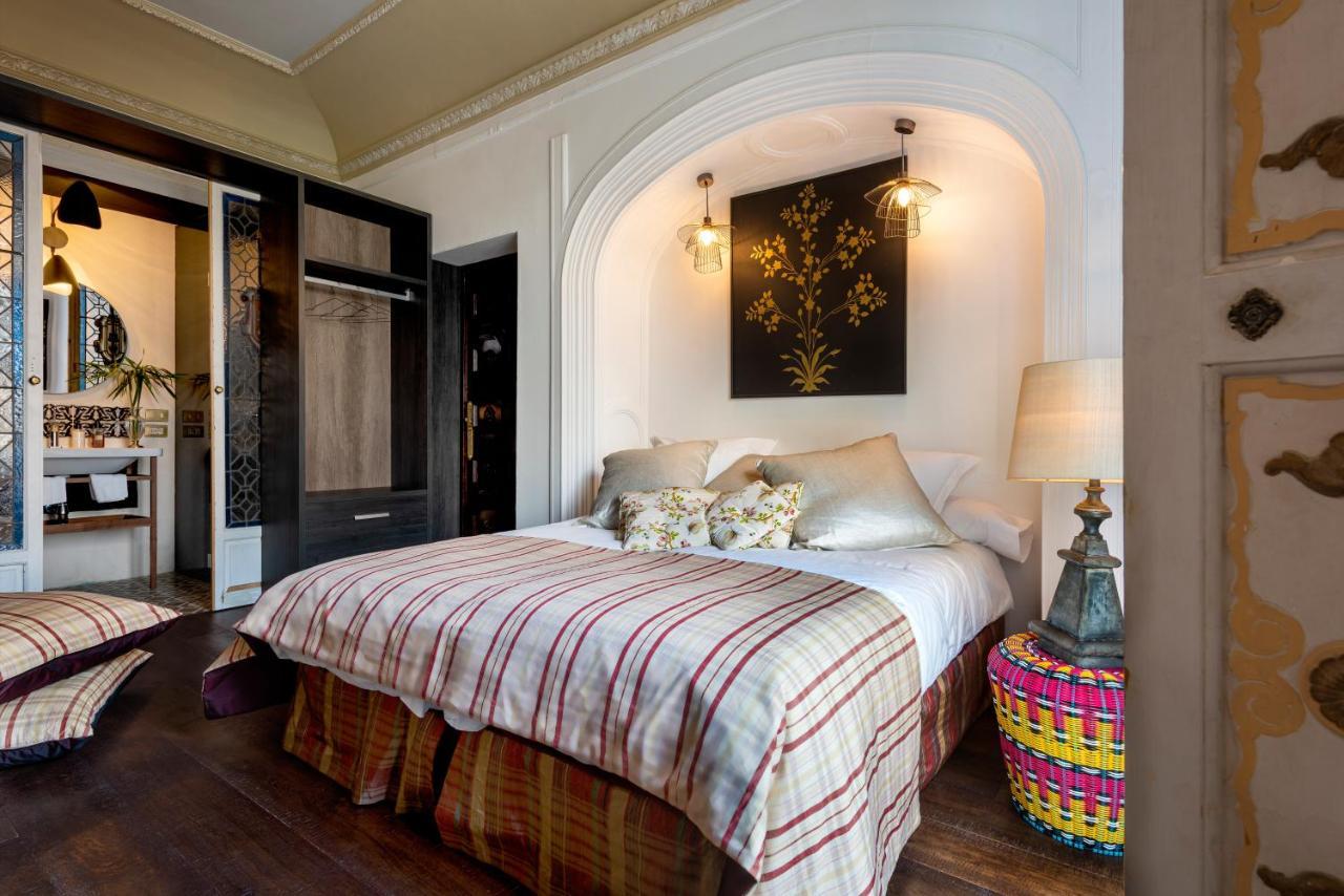 Pajaro Rebelde Bed & Breakfast Seville Exterior photo