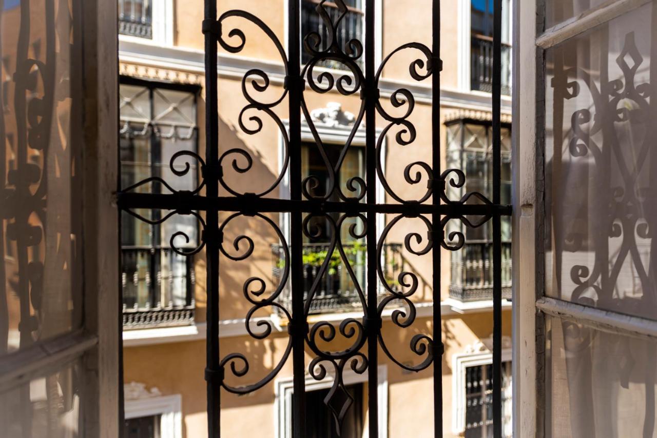 Pajaro Rebelde Bed & Breakfast Seville Exterior photo