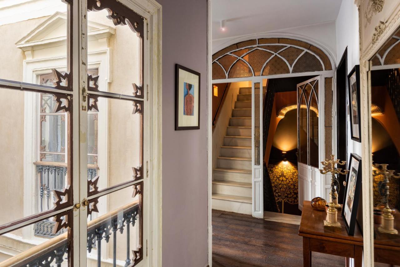 Pajaro Rebelde Bed & Breakfast Seville Exterior photo